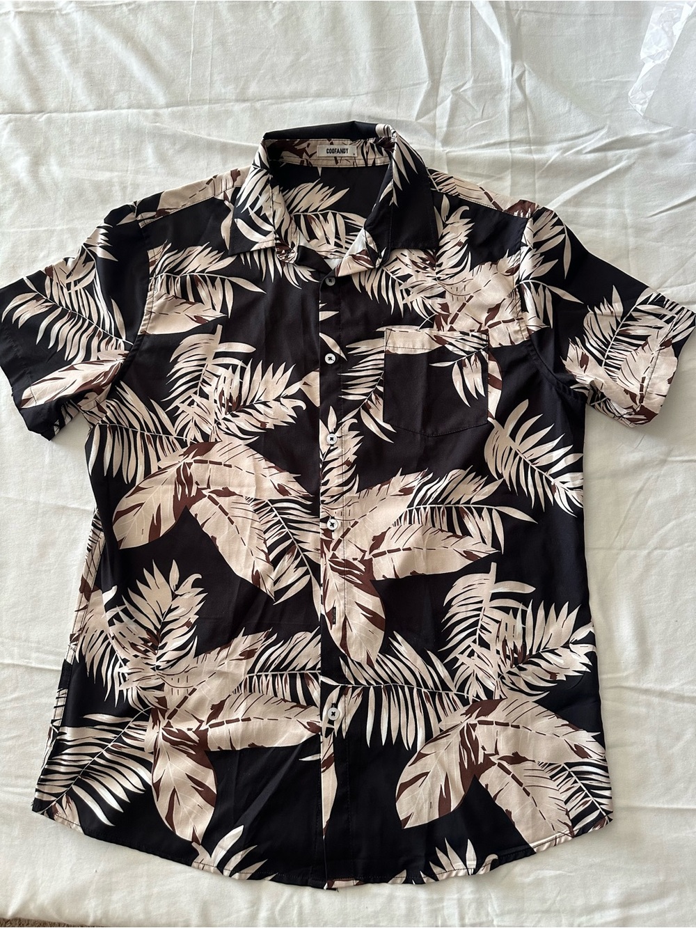 Short-Sleeve Black Tropical Print Shirt - Casual Vacation Style